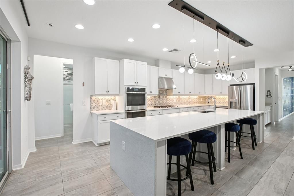 Active With Contract: $1,150,000 (7 beds, 4 baths, 5452 Square Feet)