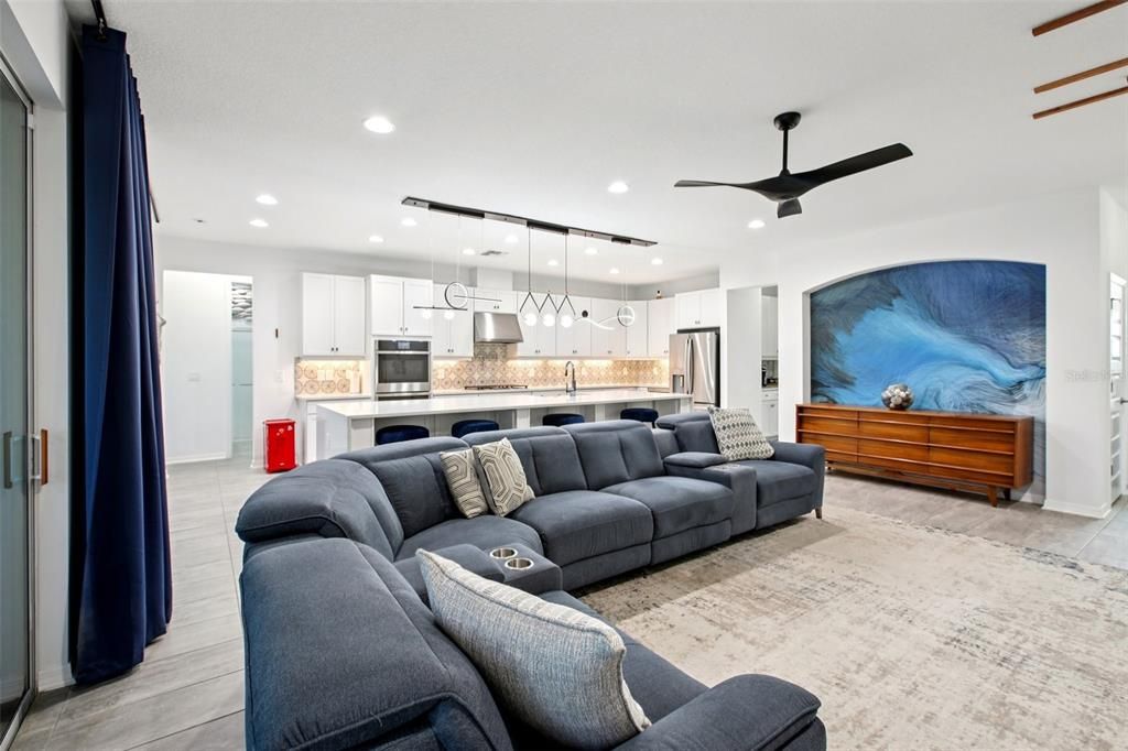 Active With Contract: $1,150,000 (7 beds, 4 baths, 5452 Square Feet)