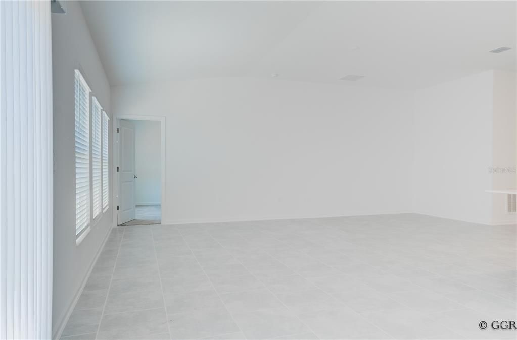 合同活跃: $2,450 (4 贝兹, 2 浴室, 1922 平方英尺)