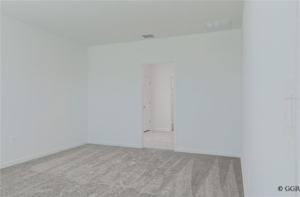 合同活跃: $2,450 (4 贝兹, 2 浴室, 1922 平方英尺)