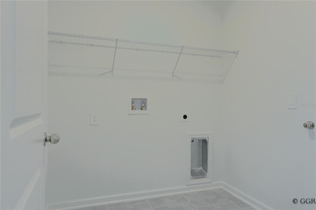 合同活跃: $2,450 (4 贝兹, 2 浴室, 1922 平方英尺)