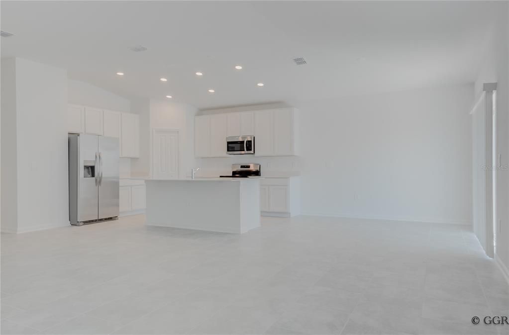 合同活跃: $2,450 (4 贝兹, 2 浴室, 1922 平方英尺)