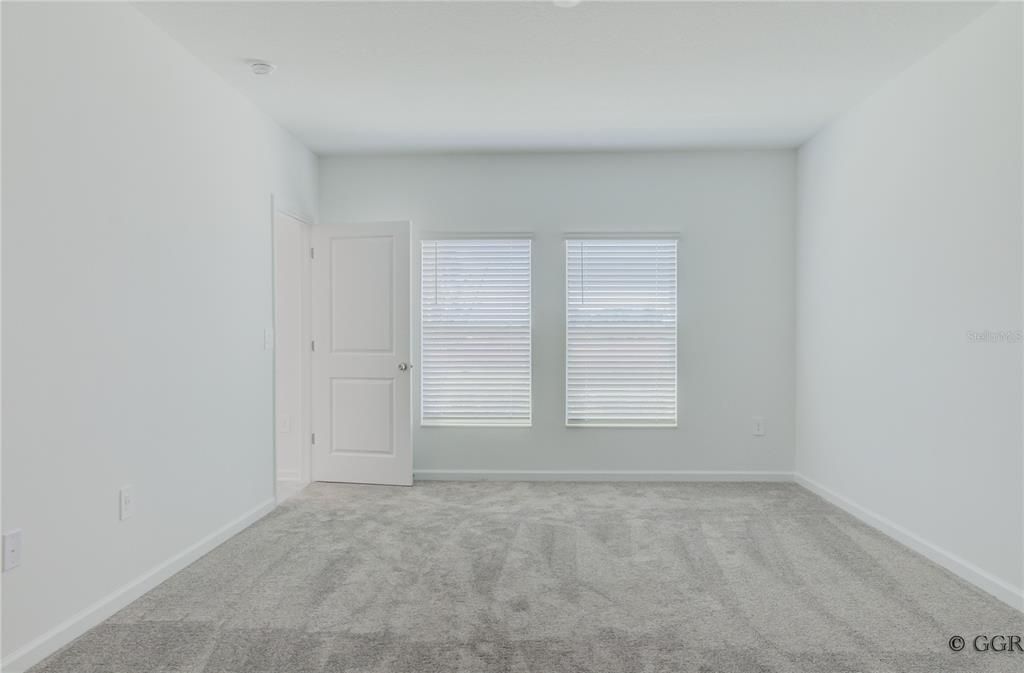 合同活跃: $2,450 (4 贝兹, 2 浴室, 1922 平方英尺)