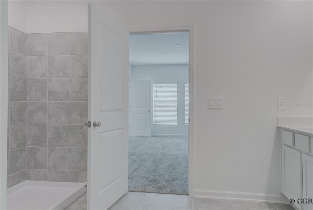 合同活跃: $2,450 (4 贝兹, 2 浴室, 1922 平方英尺)