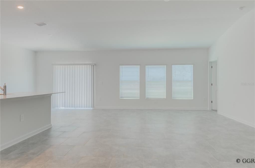 合同活跃: $2,450 (4 贝兹, 2 浴室, 1922 平方英尺)