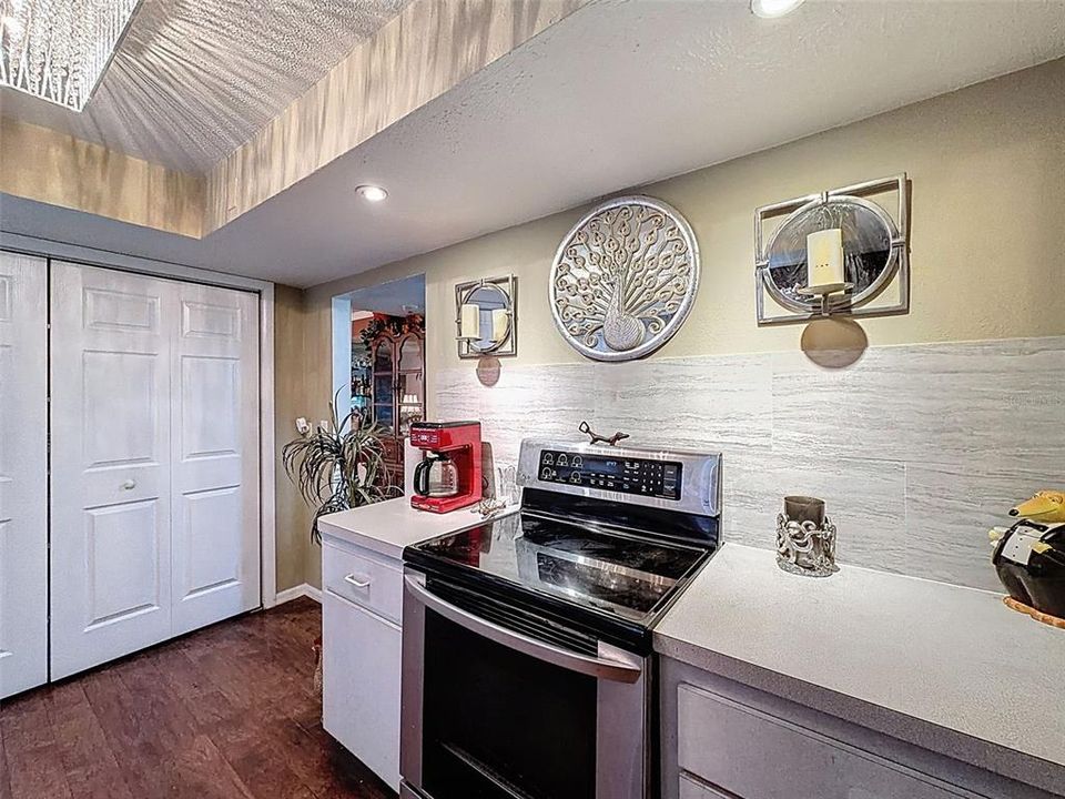 For Sale: $149,995 (2 beds, 2 baths, 1144 Square Feet)