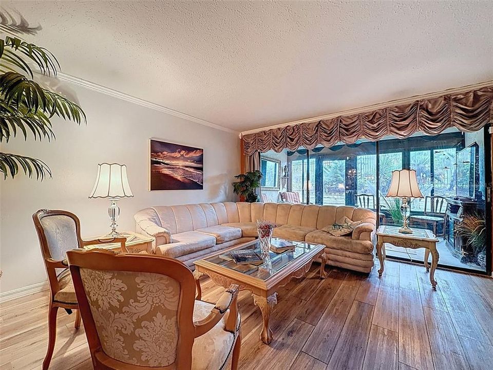 For Sale: $149,995 (2 beds, 2 baths, 1144 Square Feet)