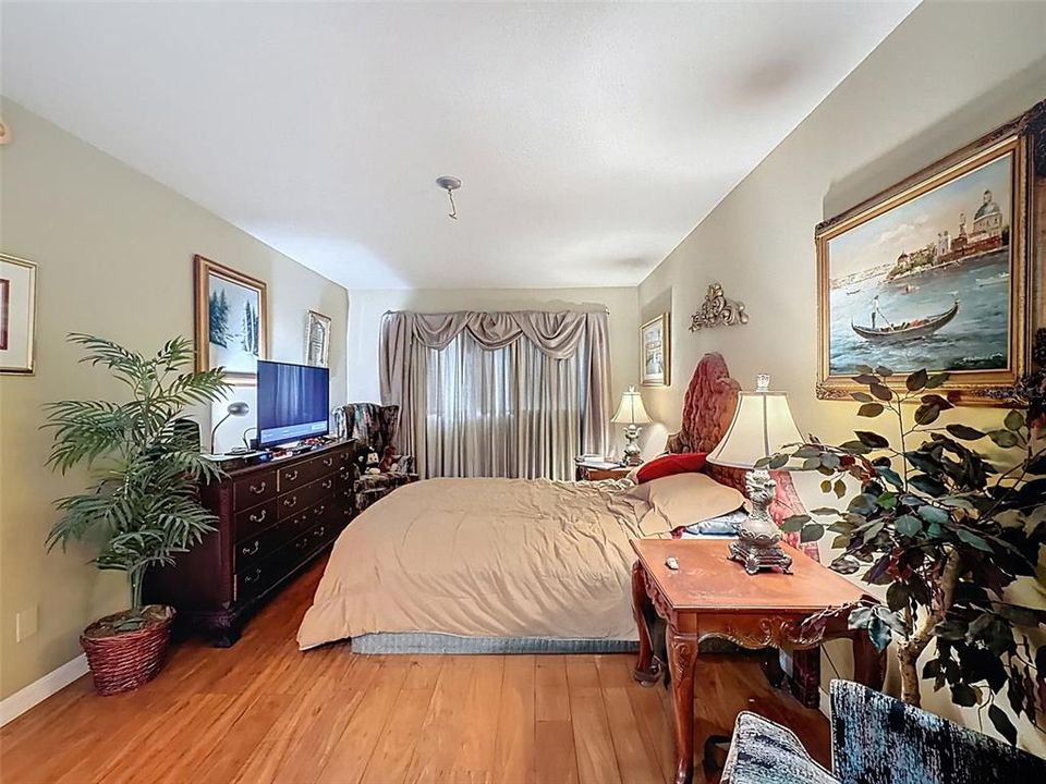 For Sale: $149,995 (2 beds, 2 baths, 1144 Square Feet)