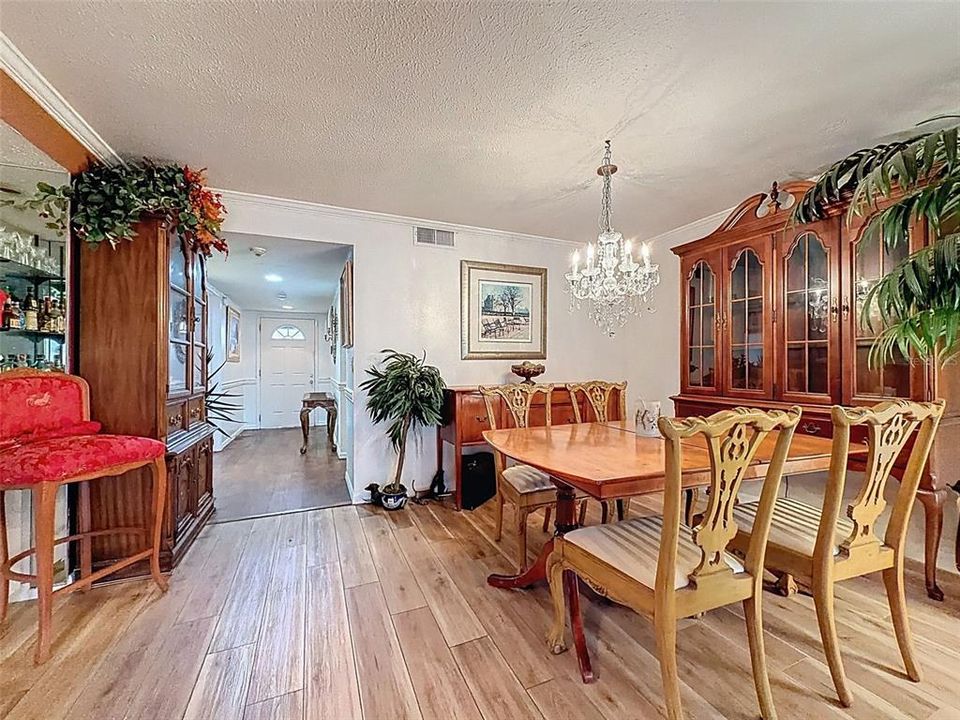 For Sale: $149,995 (2 beds, 2 baths, 1144 Square Feet)