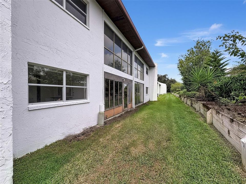 For Sale: $149,995 (2 beds, 2 baths, 1144 Square Feet)