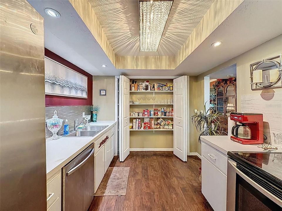 For Sale: $149,995 (2 beds, 2 baths, 1144 Square Feet)