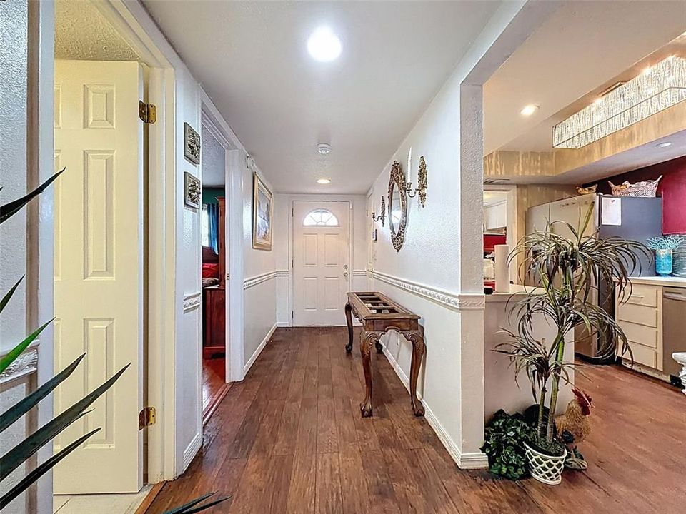 For Sale: $149,995 (2 beds, 2 baths, 1144 Square Feet)