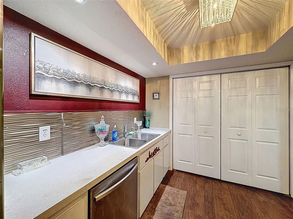 For Sale: $149,995 (2 beds, 2 baths, 1144 Square Feet)