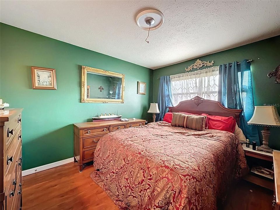 For Sale: $149,995 (2 beds, 2 baths, 1144 Square Feet)