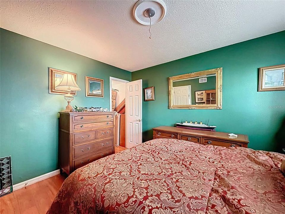 For Sale: $149,995 (2 beds, 2 baths, 1144 Square Feet)