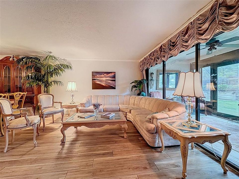 For Sale: $149,995 (2 beds, 2 baths, 1144 Square Feet)