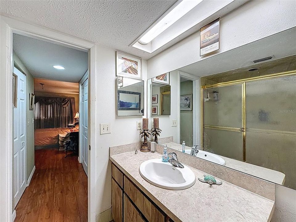 For Sale: $149,995 (2 beds, 2 baths, 1144 Square Feet)