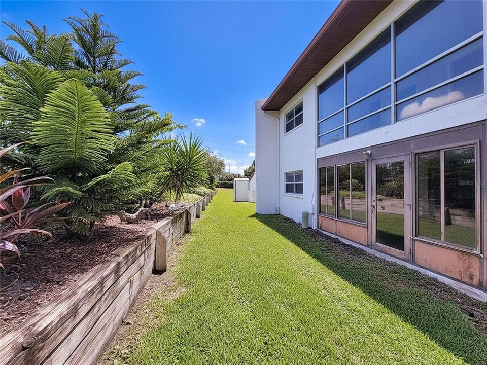 For Sale: $149,995 (2 beds, 2 baths, 1144 Square Feet)