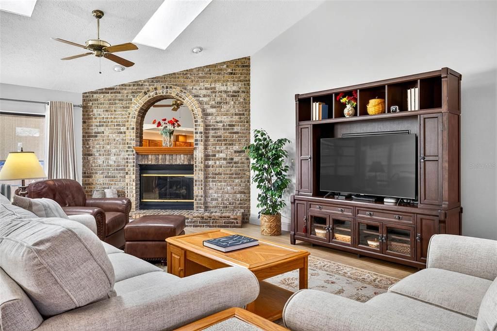 Active With Contract: $525,000 (4 beds, 2 baths, 2402 Square Feet)