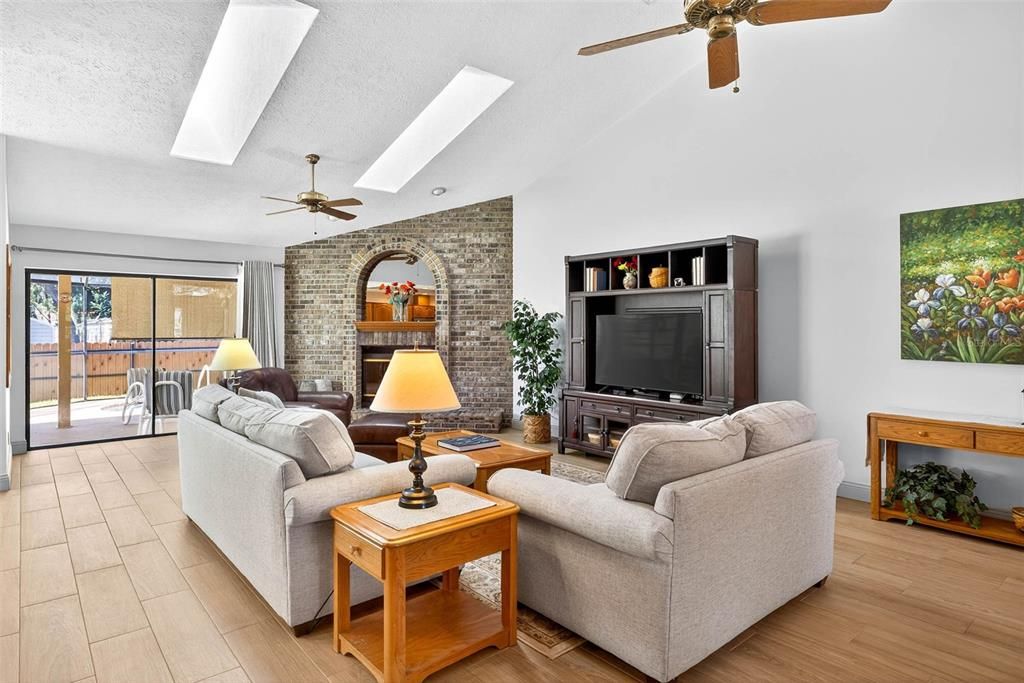 Active With Contract: $525,000 (4 beds, 2 baths, 2402 Square Feet)