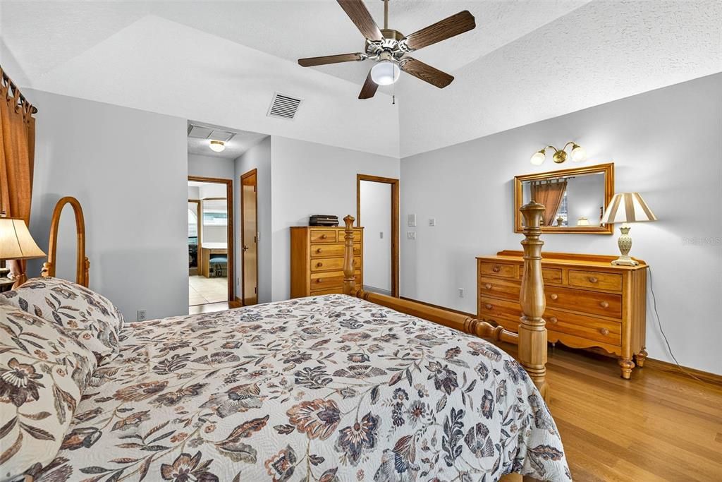 Active With Contract: $525,000 (4 beds, 2 baths, 2402 Square Feet)