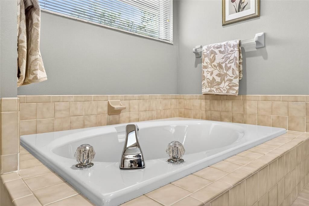 Active With Contract: $525,000 (4 beds, 2 baths, 2402 Square Feet)