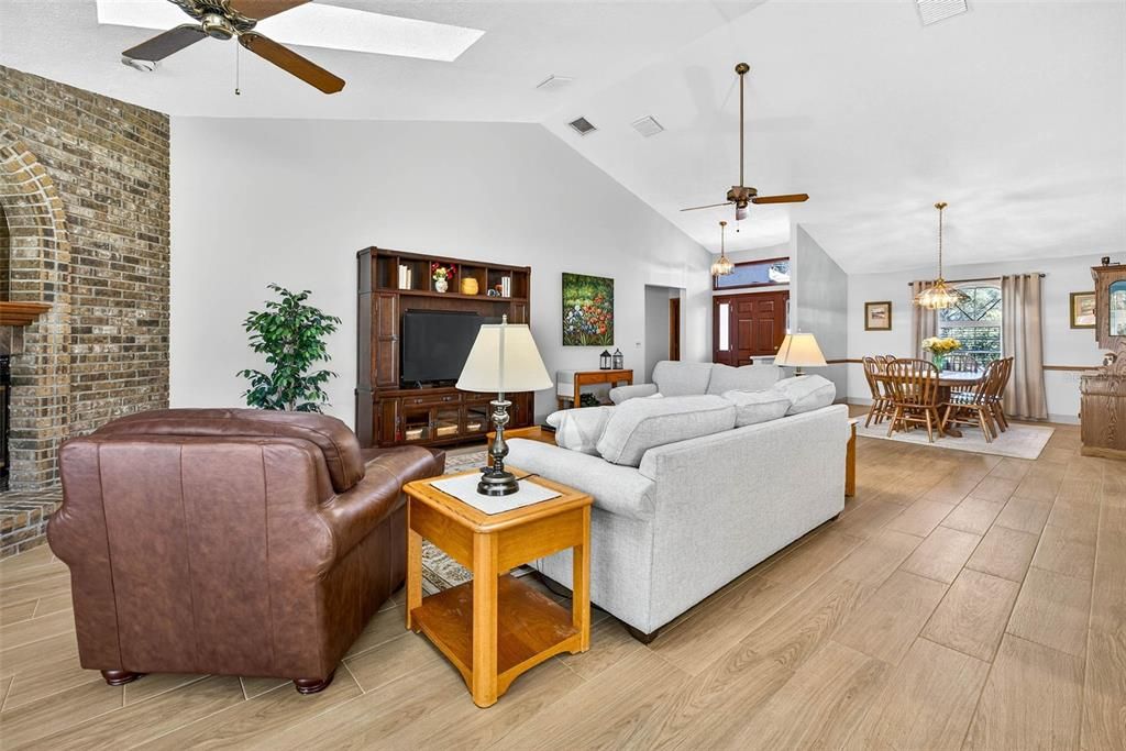 Active With Contract: $525,000 (4 beds, 2 baths, 2402 Square Feet)