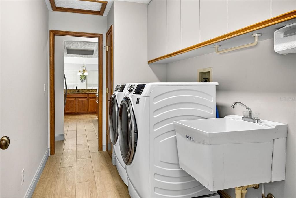 Active With Contract: $525,000 (4 beds, 2 baths, 2402 Square Feet)