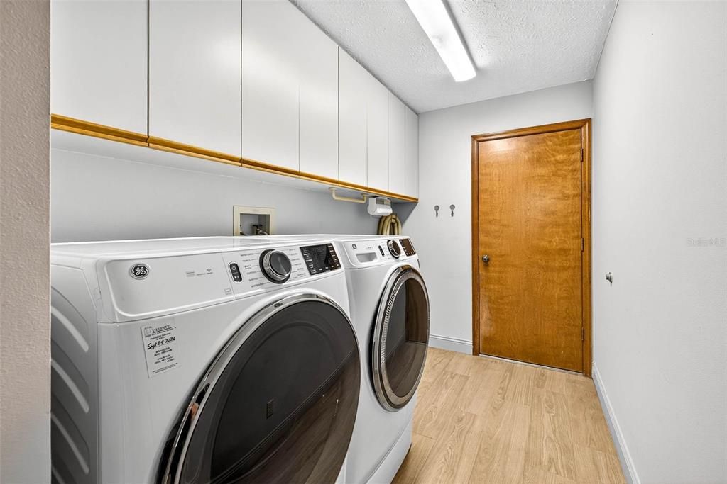 Active With Contract: $525,000 (4 beds, 2 baths, 2402 Square Feet)