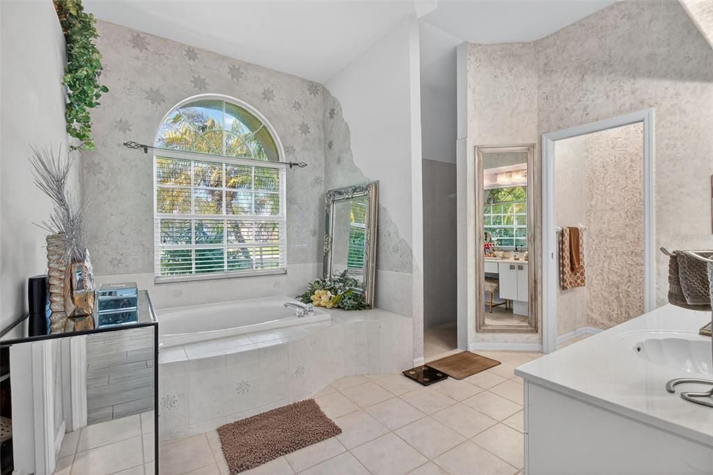 Active With Contract: $869,000 (3 beds, 3 baths, 2348 Square Feet)