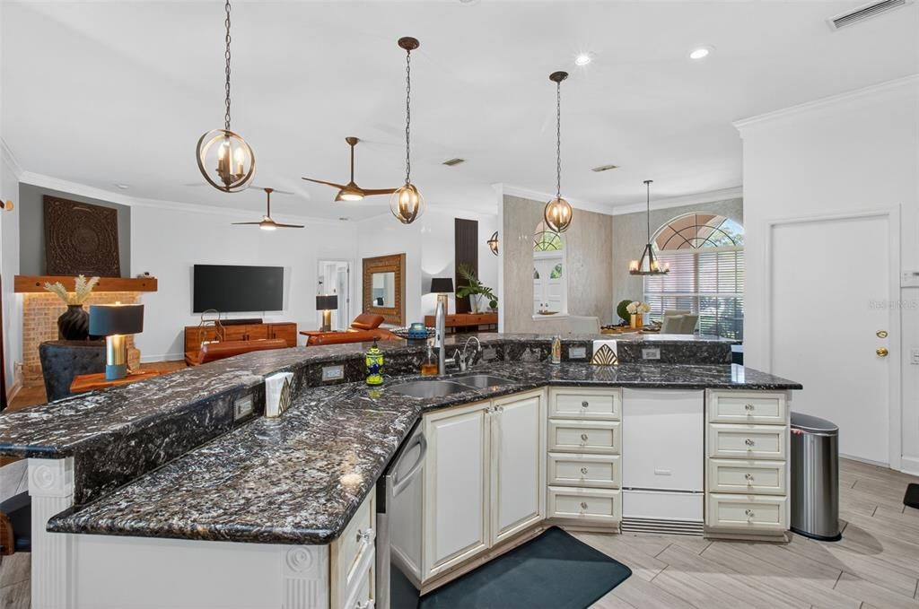 Active With Contract: $869,000 (3 beds, 3 baths, 2348 Square Feet)