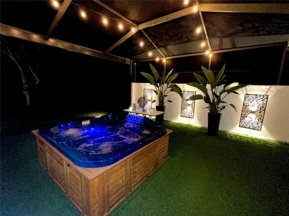 Active With Contract: $869,000 (3 beds, 3 baths, 2348 Square Feet)