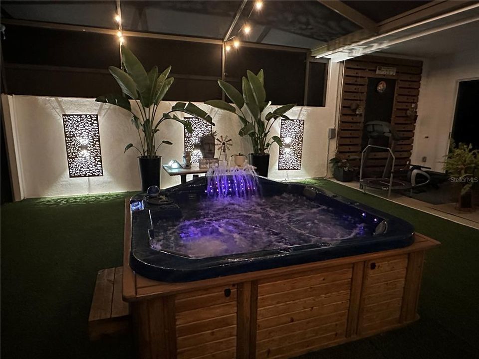 Active With Contract: $869,000 (3 beds, 3 baths, 2348 Square Feet)