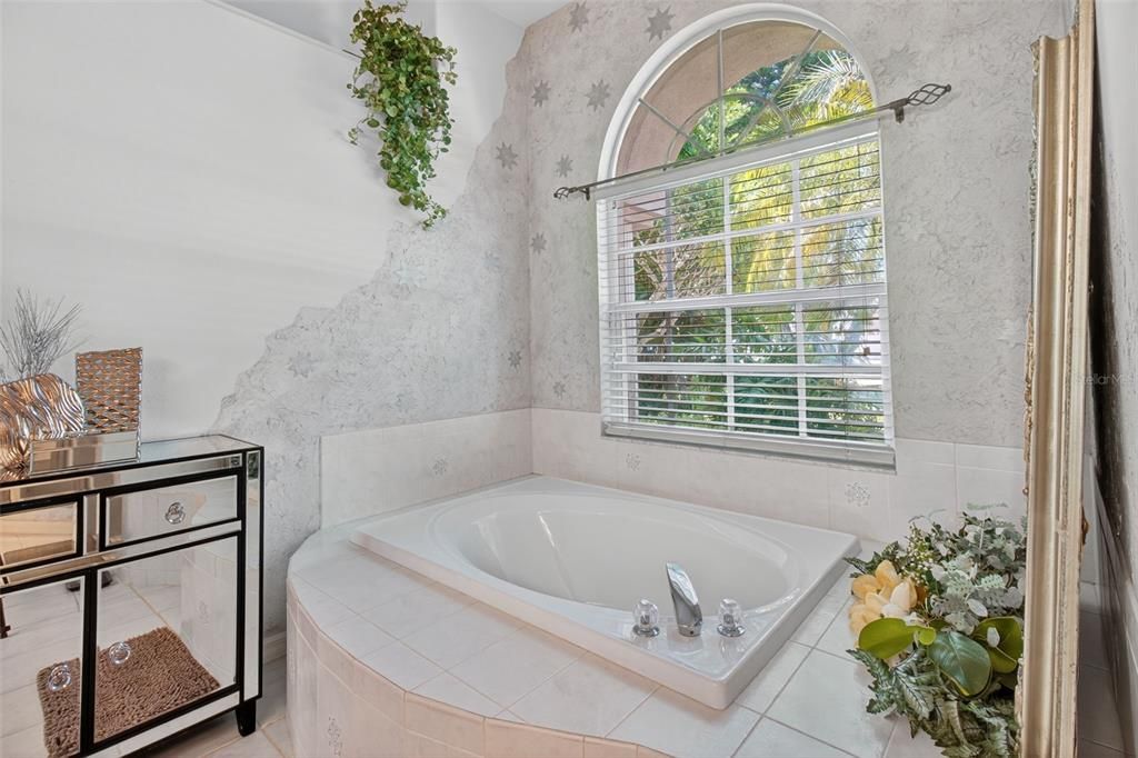 Active With Contract: $869,000 (3 beds, 3 baths, 2348 Square Feet)