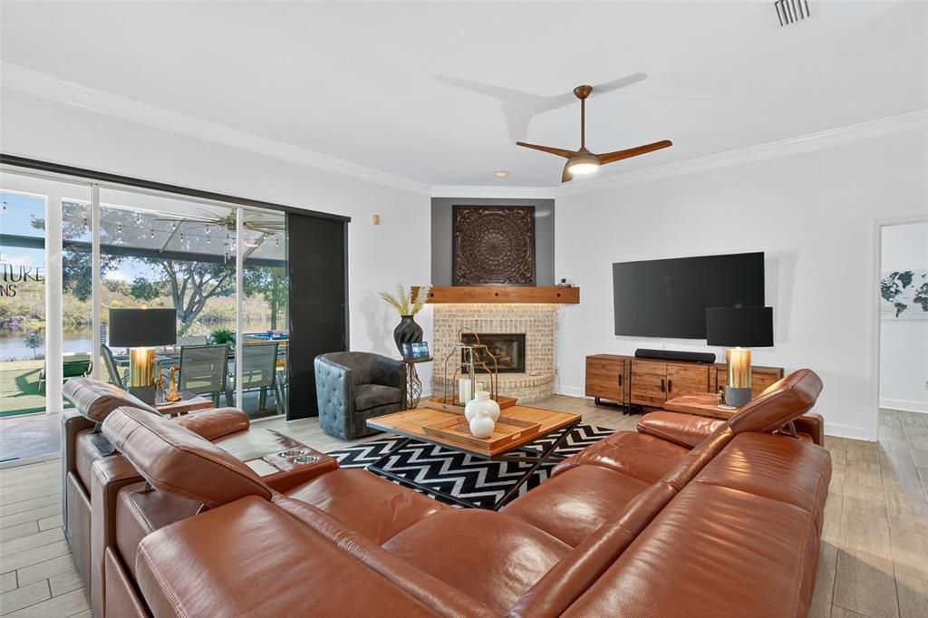 Active With Contract: $869,000 (3 beds, 3 baths, 2348 Square Feet)