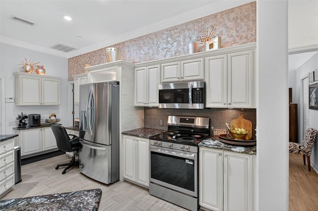 Active With Contract: $869,000 (3 beds, 3 baths, 2348 Square Feet)