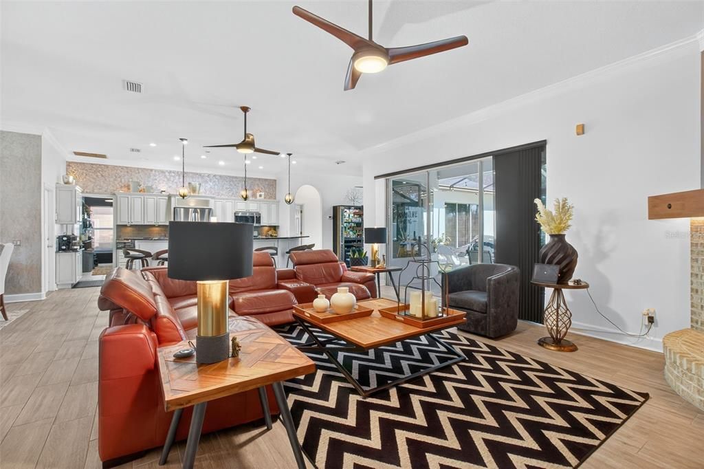 Active With Contract: $869,000 (3 beds, 3 baths, 2348 Square Feet)