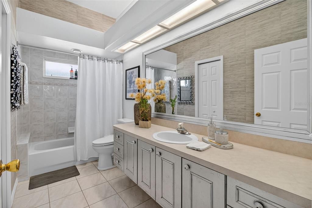 Active With Contract: $869,000 (3 beds, 3 baths, 2348 Square Feet)