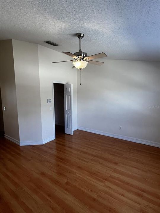 На продажу: $262,700 (3 спален, 3 ванн, 1412 Квадратных фут)