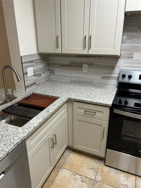 На продажу: $262,700 (3 спален, 3 ванн, 1412 Квадратных фут)