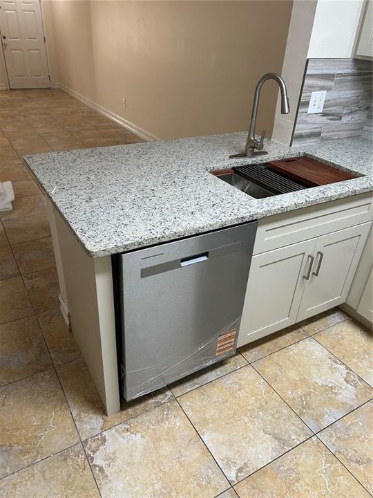 На продажу: $262,700 (3 спален, 3 ванн, 1412 Квадратных фут)