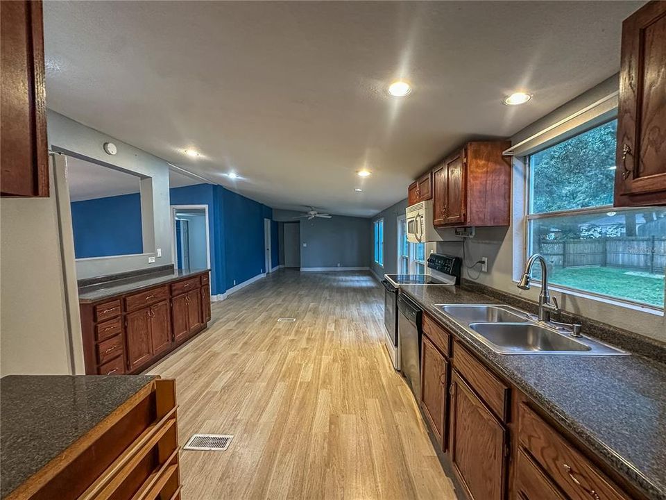 For Sale: $140,000 (3 beds, 2 baths, 1520 Square Feet)