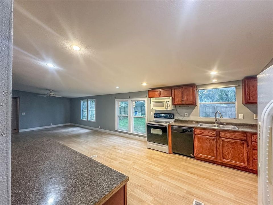 For Sale: $140,000 (3 beds, 2 baths, 1520 Square Feet)