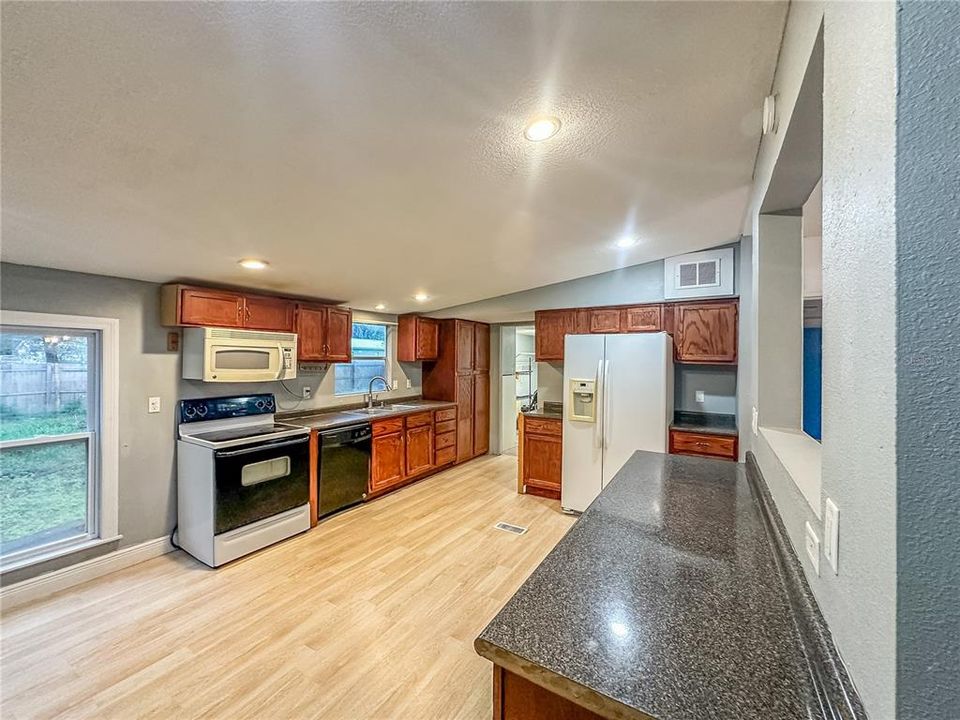 For Sale: $140,000 (3 beds, 2 baths, 1520 Square Feet)