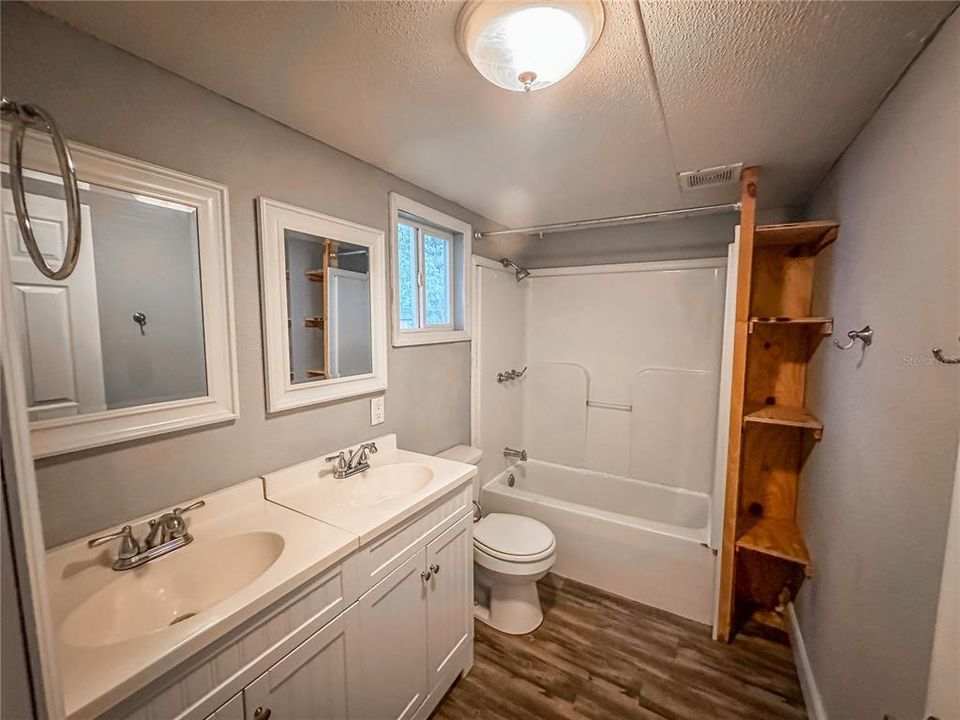 For Sale: $140,000 (3 beds, 2 baths, 1520 Square Feet)