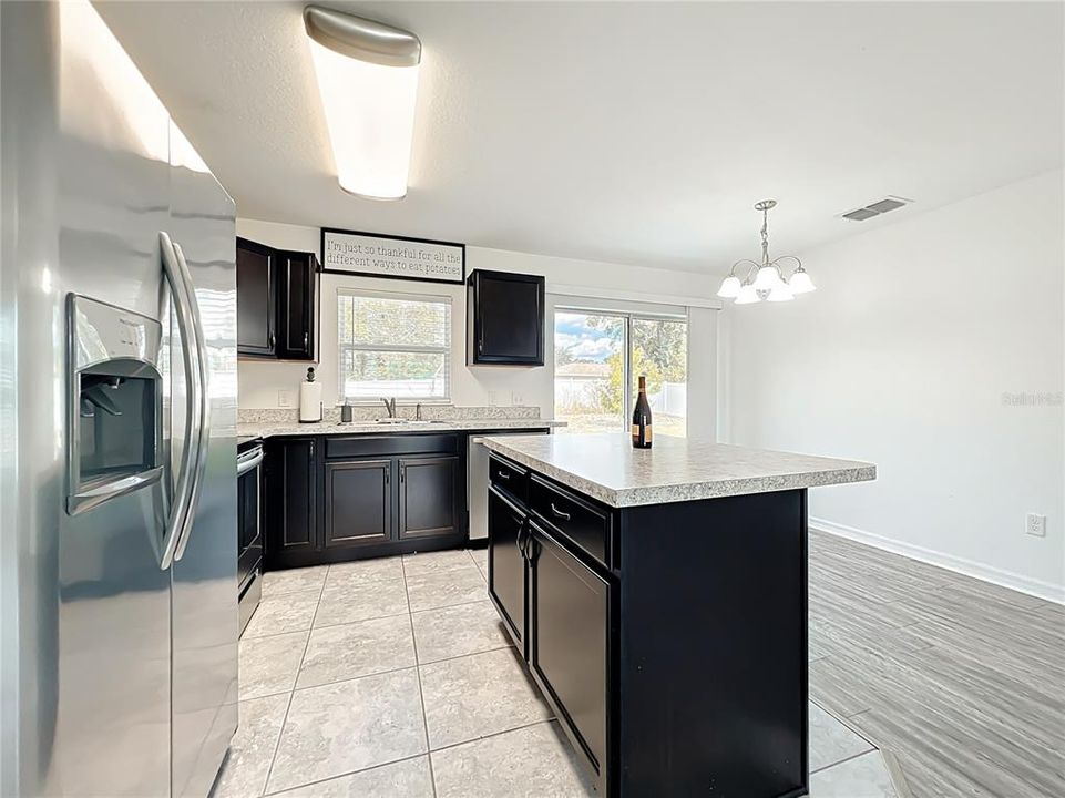 For Rent: $1,850 (3 beds, 2 baths, 1115 Square Feet)