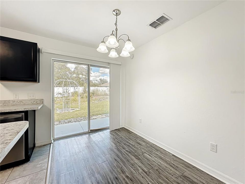 For Rent: $1,850 (3 beds, 2 baths, 1115 Square Feet)