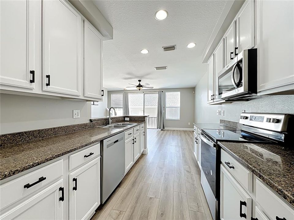 На продажу: $389,900 (3 спален, 2 ванн, 1537 Квадратных фут)