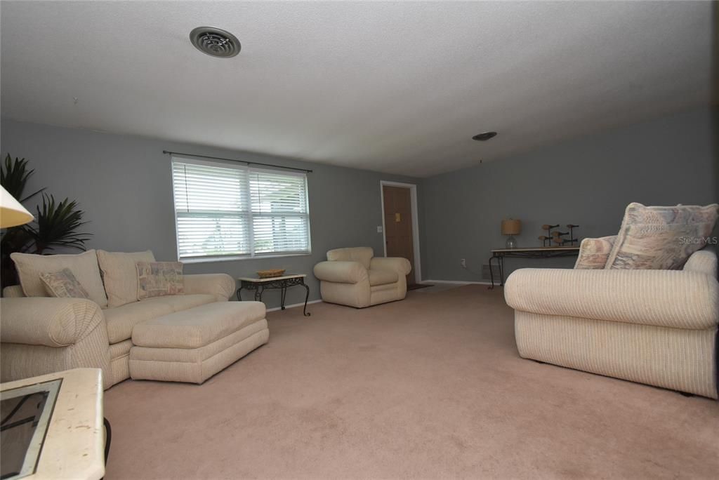 出租: $2,200 (2 贝兹, 2 浴室, 1704 平方英尺)