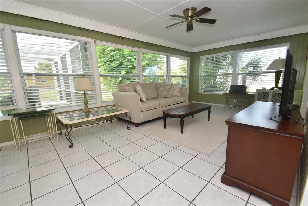 出租: $2,200 (2 贝兹, 2 浴室, 1704 平方英尺)